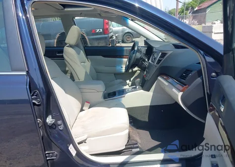 2013 Subaru Legacy 2.5I Limited z USA, uszkodzony, nr VIN 4S3BMBK61D3031644